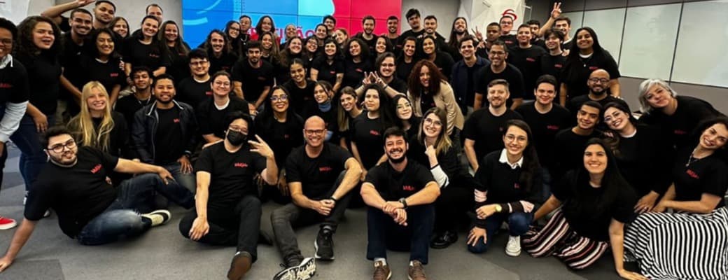 Equipe do WallJobs reunida no escritório em São Paulo